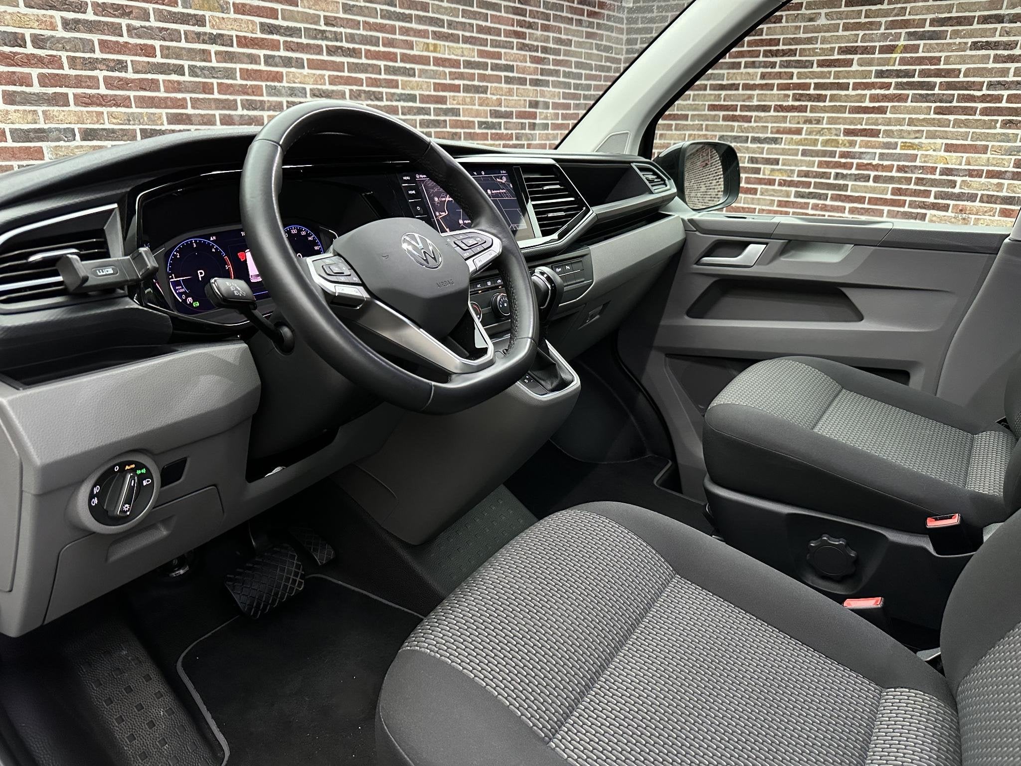 Volkswagen Transporter 2.0 TDI L2H1 30 DC Comfortline | dubb, Dealer onderhouden, Stof, Gebruikt, 4 cilinders