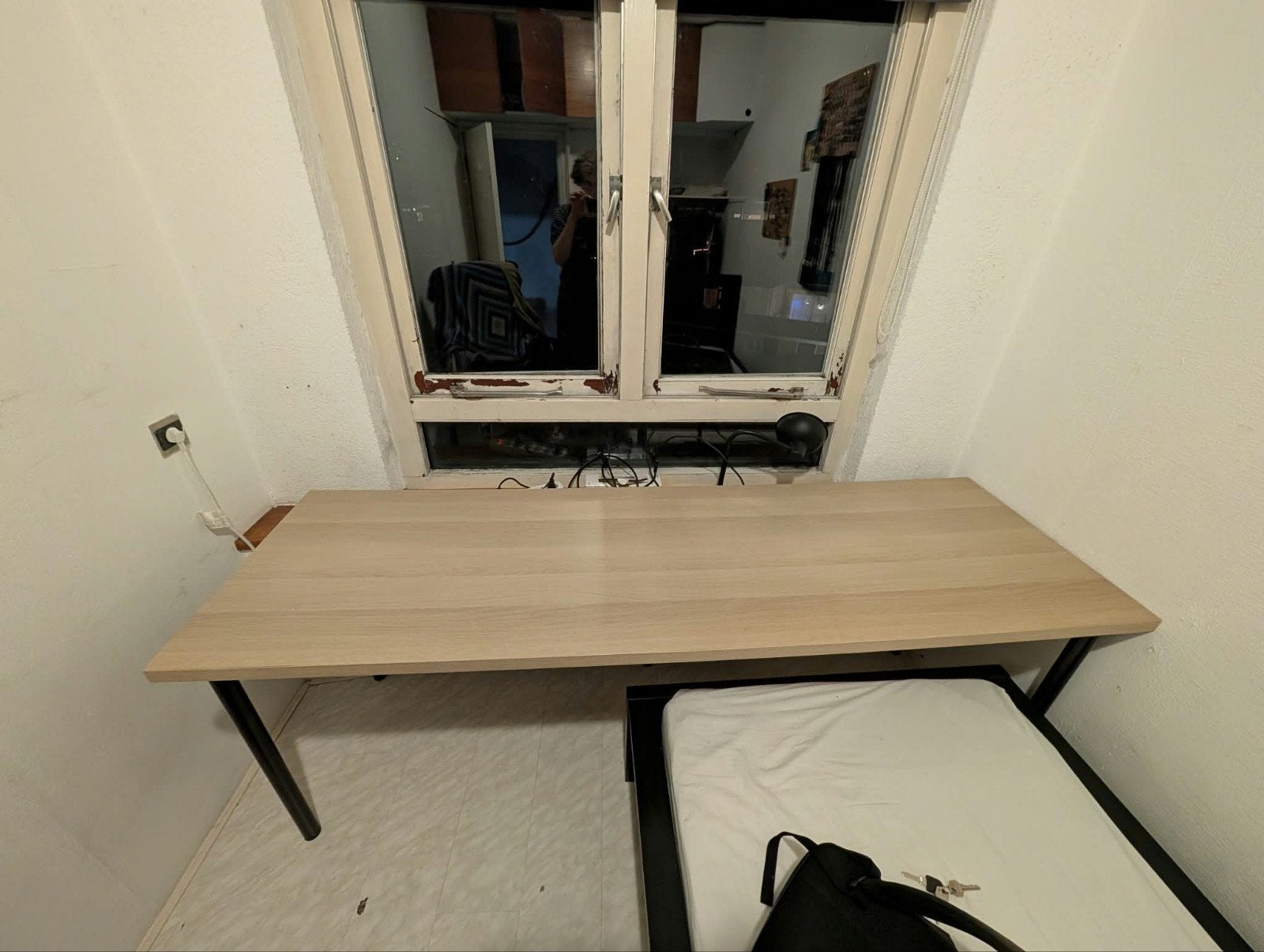 IKEA Meubels: Bed, Bureau (2m) en Bureaustoel