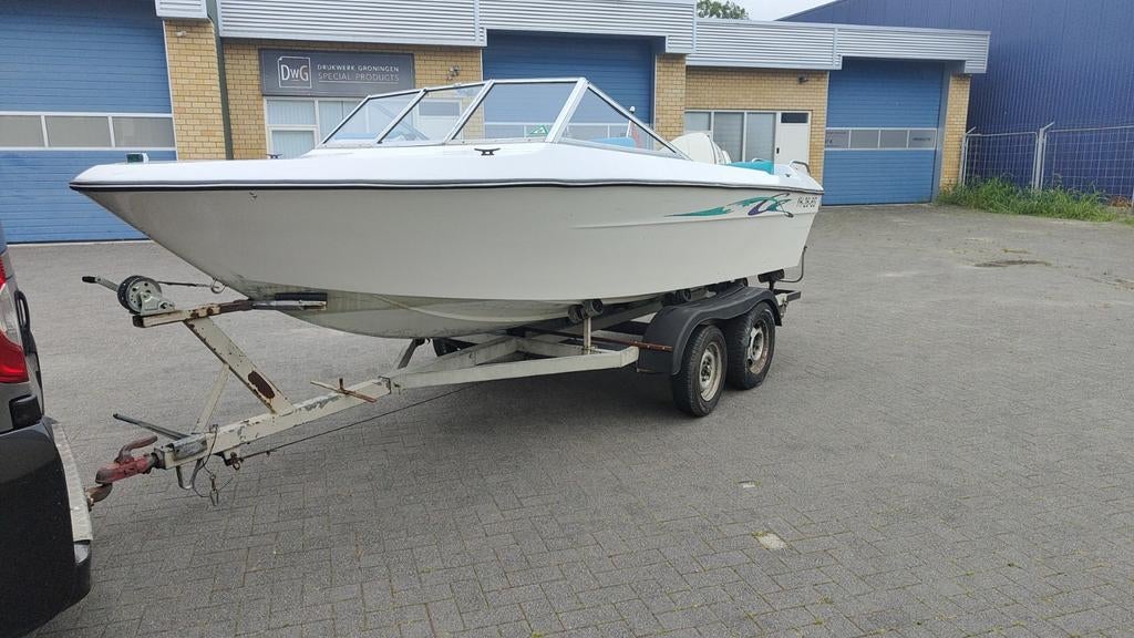 Speedboot met Johnson GT150 V6 motor en trailer, Watersport en Boten, Gebruikt, 120 tot 200 pk, Ophalen of Verzenden, Buitenboordmotor
