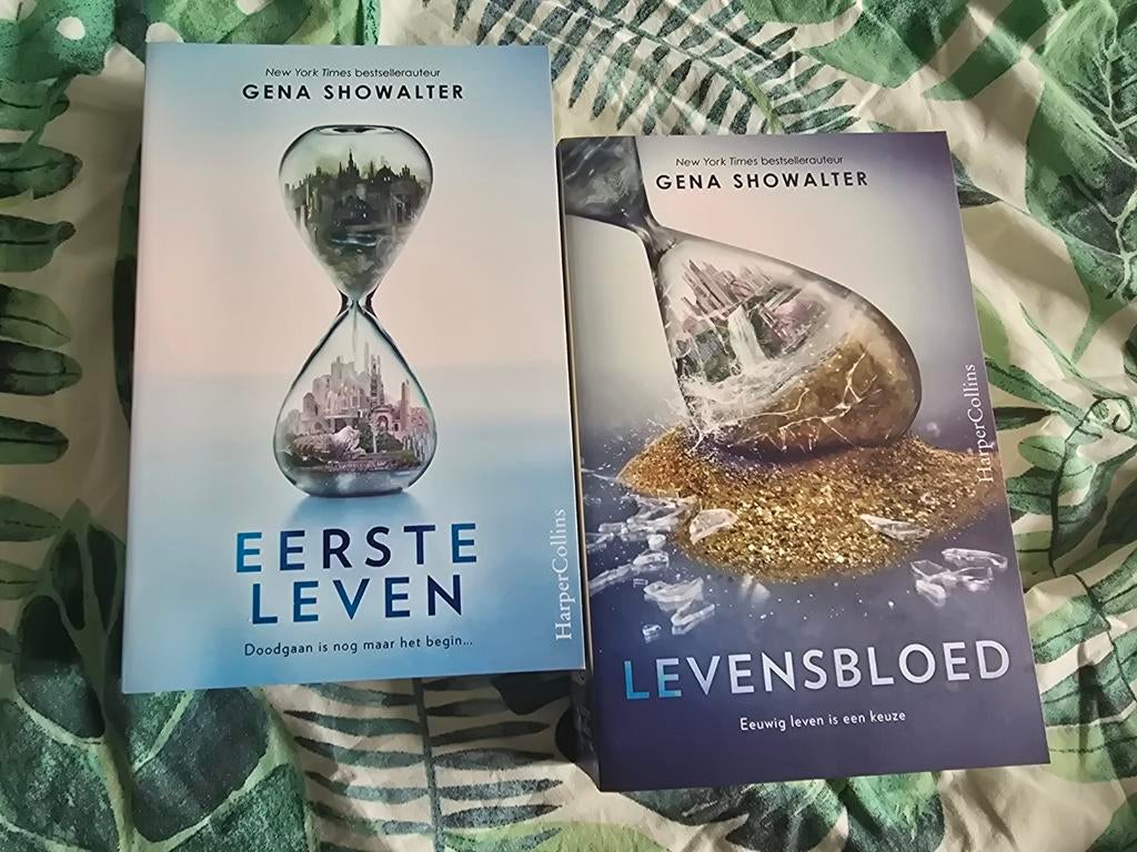 Gena Showalter: Eerste Leven + Levensbloed, pb Nederlands, Boeken, Ophalen of Verzenden, Gelezen