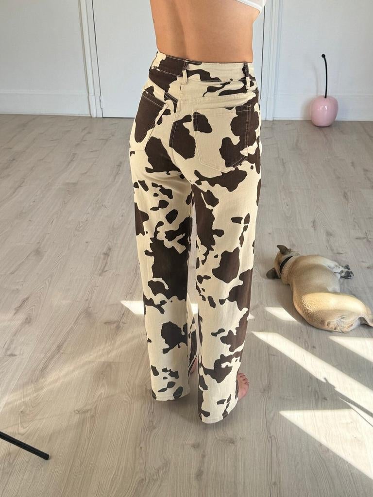 Denim Jeans met Koeienprint, Kleding | Dames, Broeken en Pantalons, Zo goed als nieuw, Maat 38/40 (M), Bruin, Lang, Ophalen of Verzenden