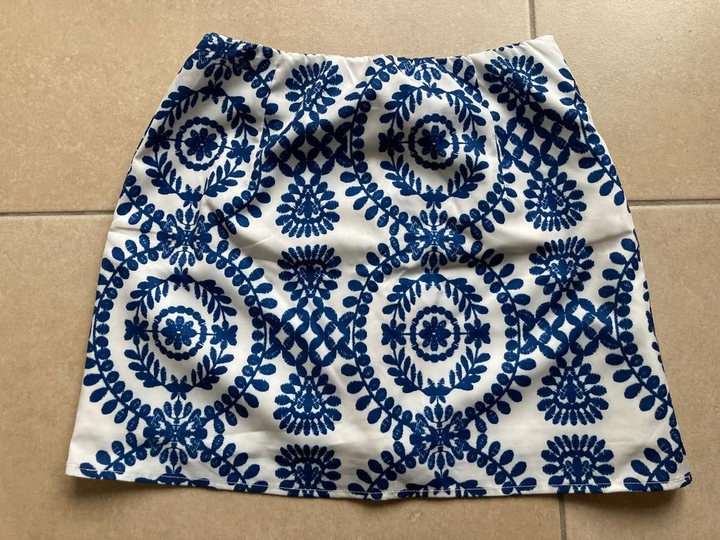 Witte kokerrok met blauwe bloemenprint S, Kleding | Dames, Overige kleuren, Ophalen of Verzenden, Zo goed als nieuw, Maat 36 (S)