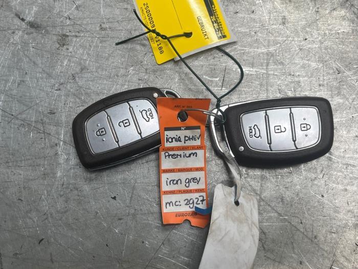 Sleutel van een Hyundai Ioniq, Gebruikt, -, -, Ophalen of Verzenden