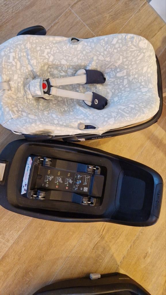 FamilyFix 2way i-Size Isofix  +Maxi-Cosi Pebble Plus, Ophalen, Gebruikt, Isofix, 0 t/m 13 kg