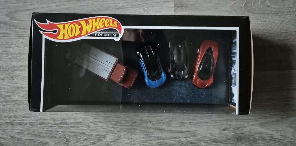 Hot Wheels Premium Diorama EXOTIC KOENIGSEGG BUGATi mclaren, Hobby en Vrije tijd, Modelauto's | Overige schalen, Ophalen of Verzenden