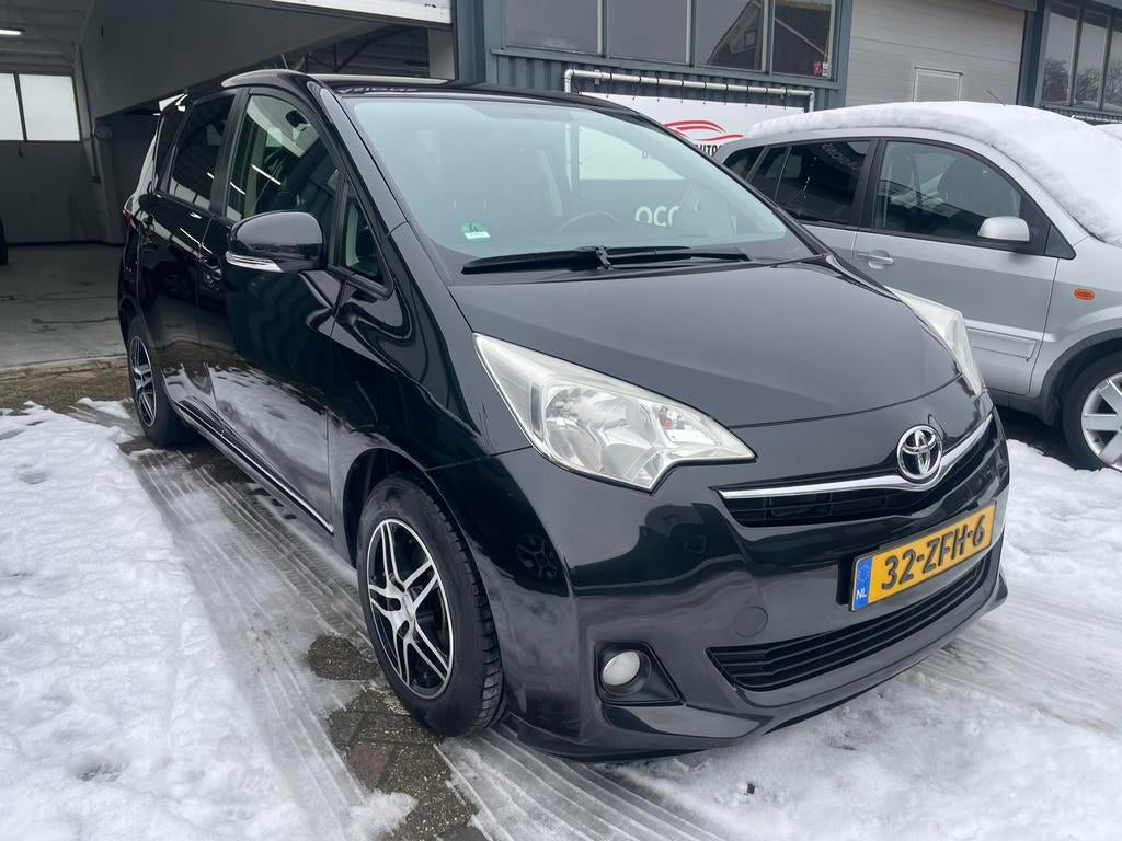 Toyota Verso-S 1.3 Vvt-i 2012 Zwart, Auto's, Toyota, Voorwielaandrijving, Stof, Zwart, 4 cilinders