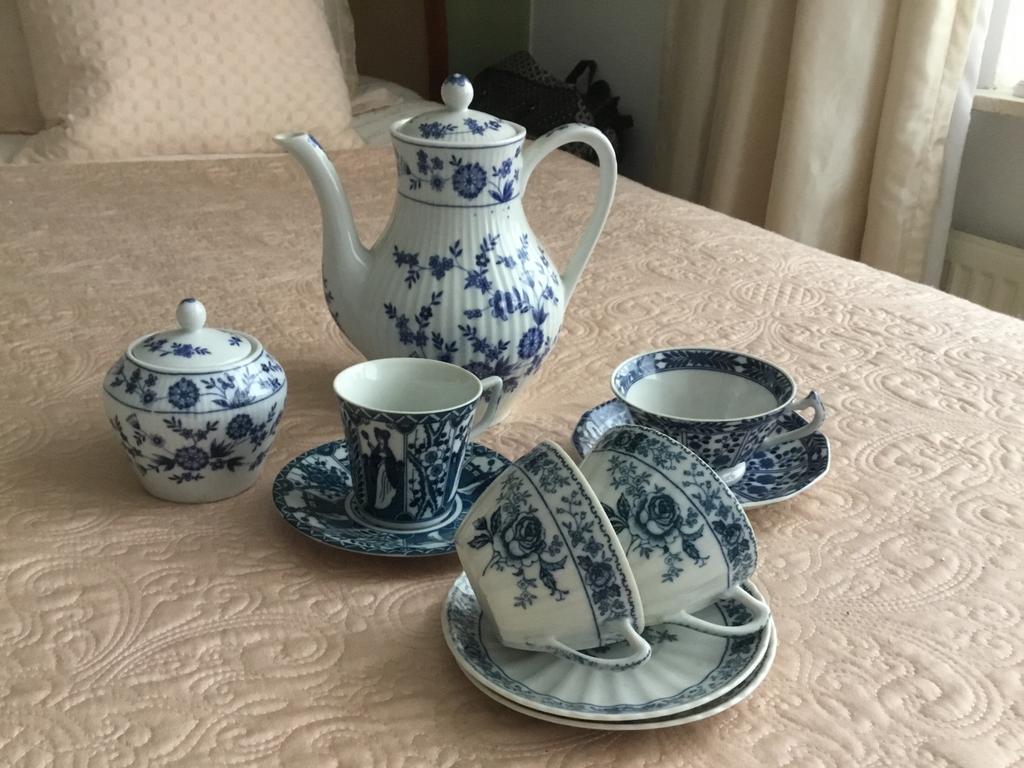 Blauw serviesgoed, Ophalen