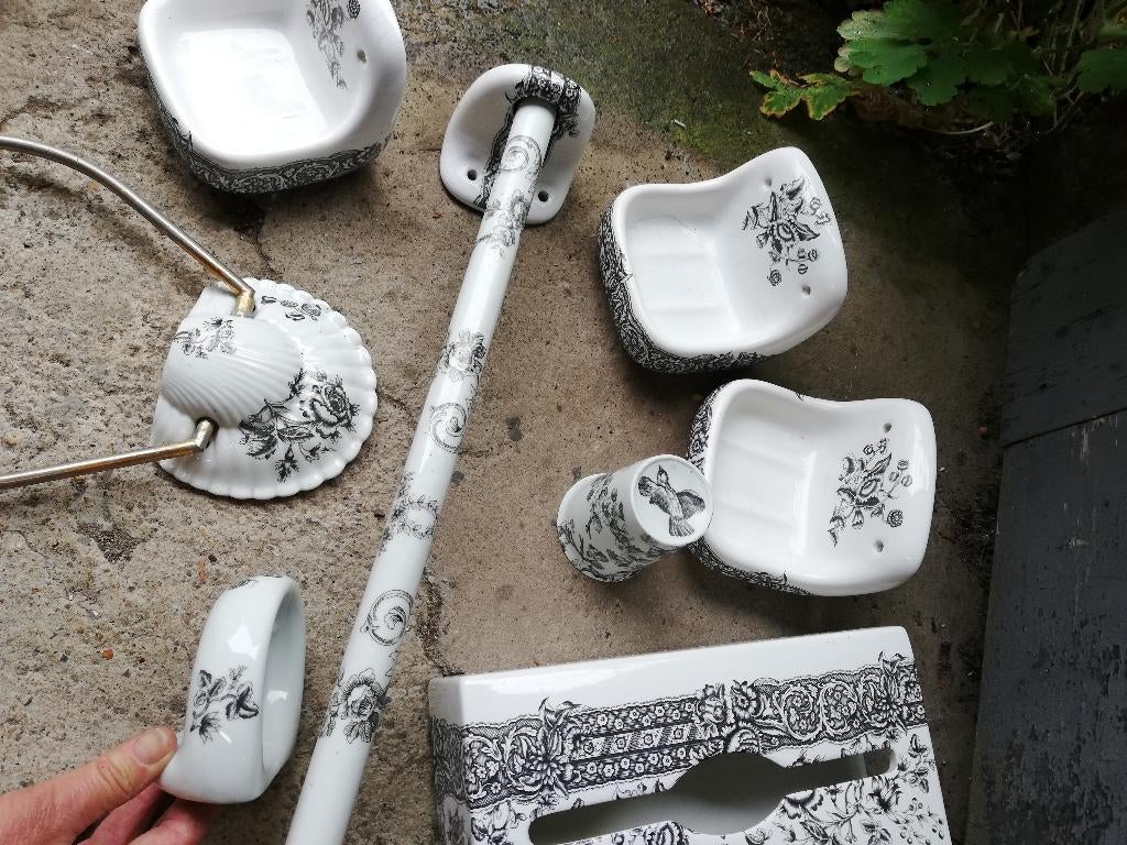 unieke wastafels op zuil zwart decor, bidet en accessoires, Huis en Inrichting, Ophalen, Zo goed als nieuw