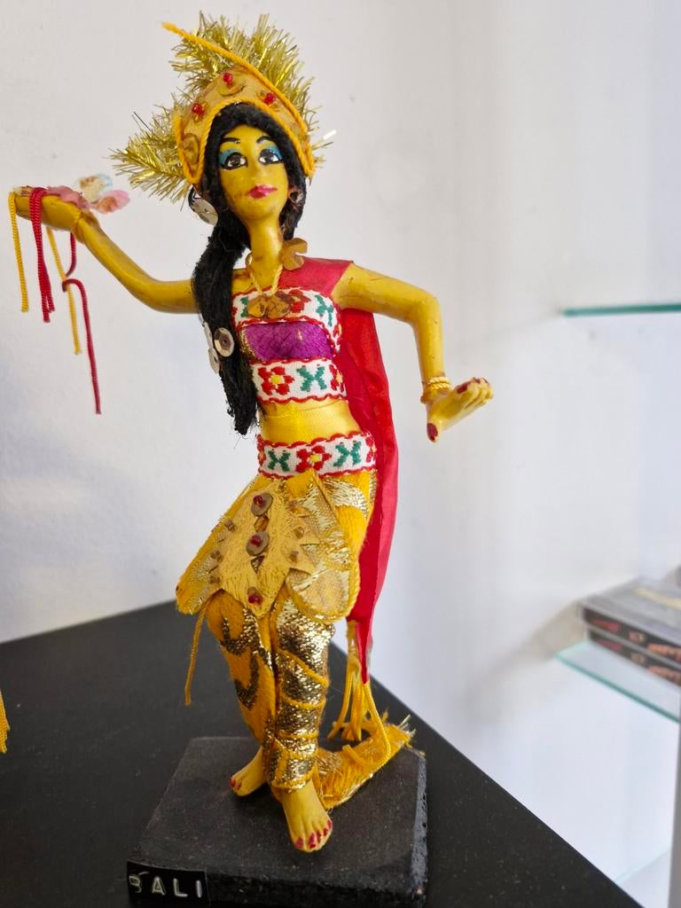 te koop:popje balinese danseres, Ophalen