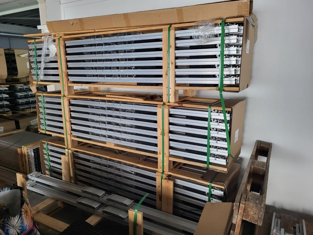 -75% Zonnepanelen Onderconstructie, enkel nog plat dak, DC, Ophalen