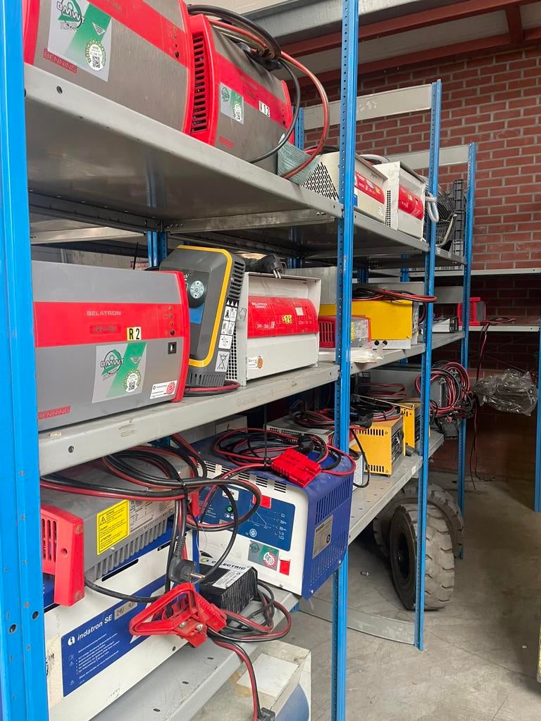 Acculader 24v. 15a—200a— 48v—80v ( HF ), Ophalen of Verzenden, Gebruikt