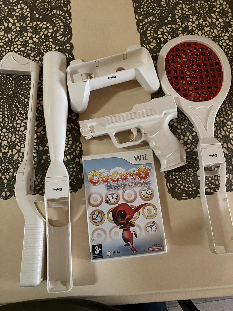 Wii Game en controllers, 2 spelers, Ophalen of Verzenden, Zo goed als nieuw, Vanaf 3 jaar