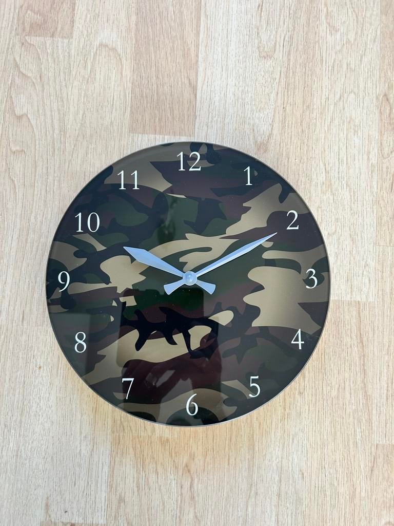 Wandklok (camouflage), Ophalen, Gebruikt, Wanddecoratie