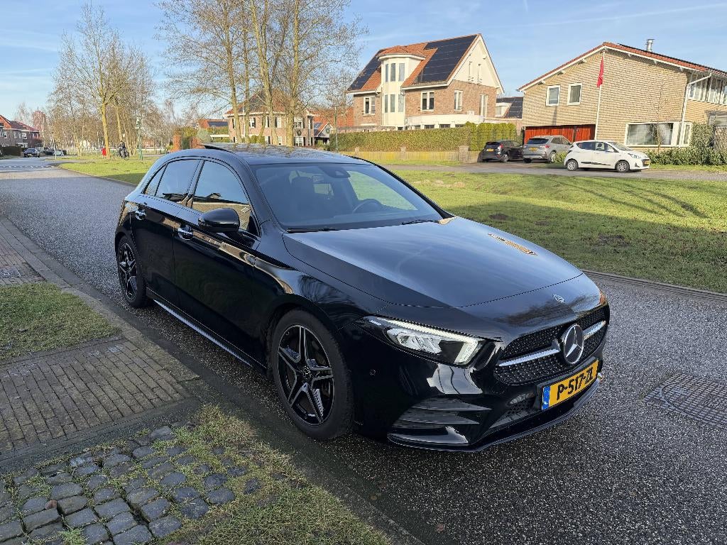 Mercedes A180 2020 Zwart Automaat Pano Carplay Nightpakket, Auto's, Mercedes-Benz, 136 pk, 4 cilinders, Zwart, Euro 4