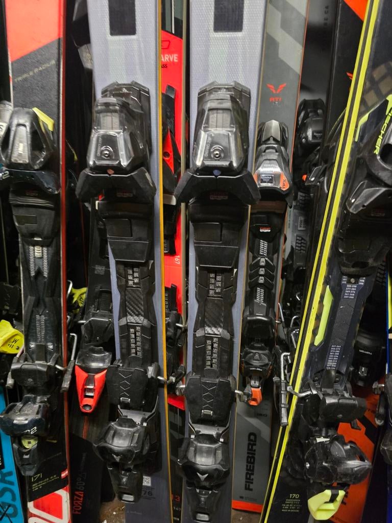 160 152cm ATOMIC REDSTER Q7 REVOSHOCK, 160 tot 180 cm, Ophalen of Verzenden, Zo goed als nieuw, Carve