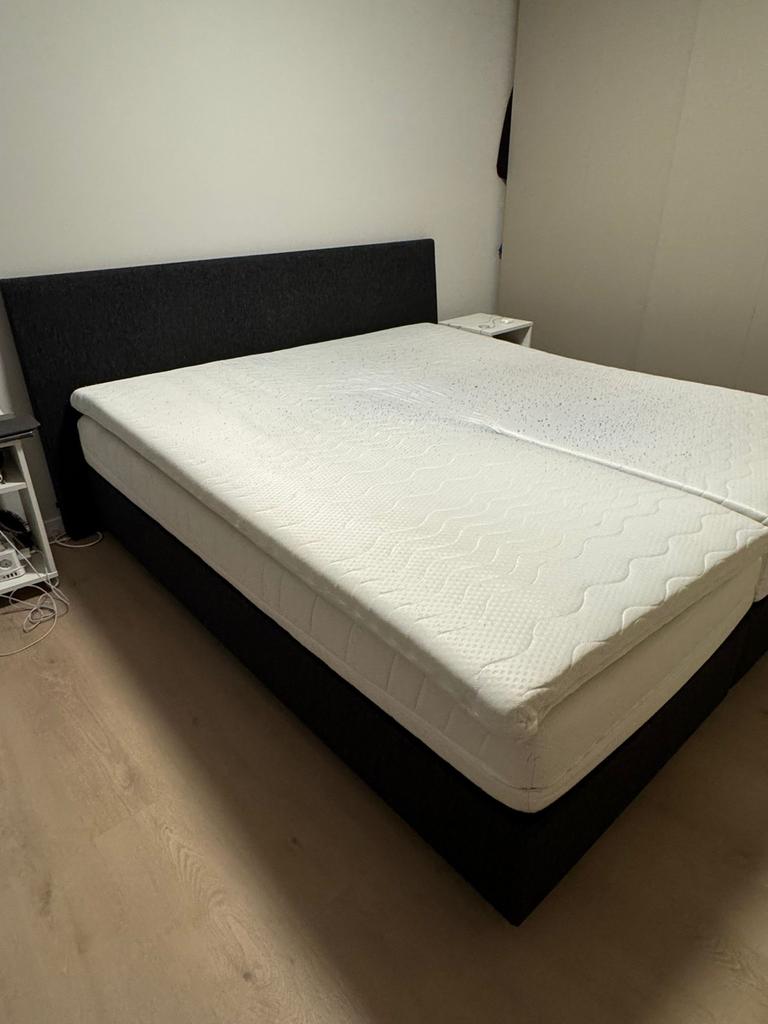 FREE – 180x200 Electric Adjustable Bed + Mattresses + Topper, Ophalen, Zwart, Tweepersoons, Zo goed als nieuw
