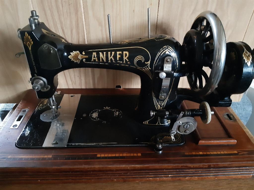 Oude Anker naaimachine opknapper € 5 voor liefhebber, Ophalen