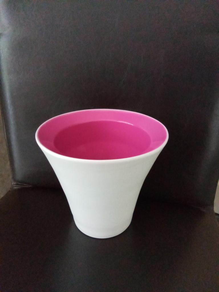 Mooie bloempot, bloemen vaas. Crème met fuchsia roze., Rond, Ophalen of Verzenden, Zo goed als nieuw, Balkon