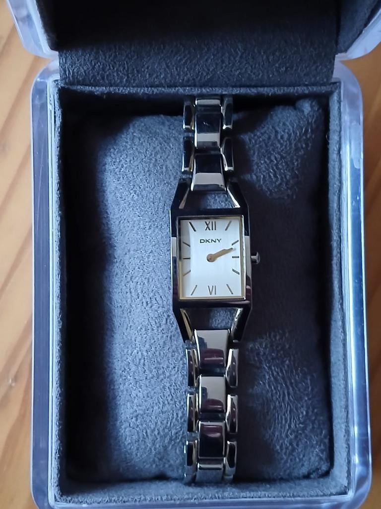 Horloge DKNY in perfecte staat, Sieraden, Tassen en Uiterlijk, Horloges | Dames, Verzenden, Zo goed als nieuw, Overige merken
