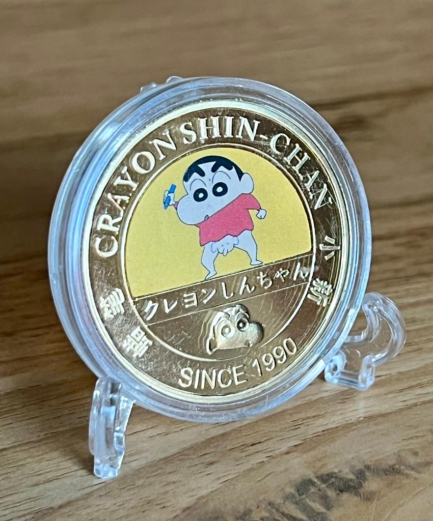 Shin-Chan 24kt goud vergulde munt +standaard (5, Verzamelen, Ophalen of Verzenden, Nieuw