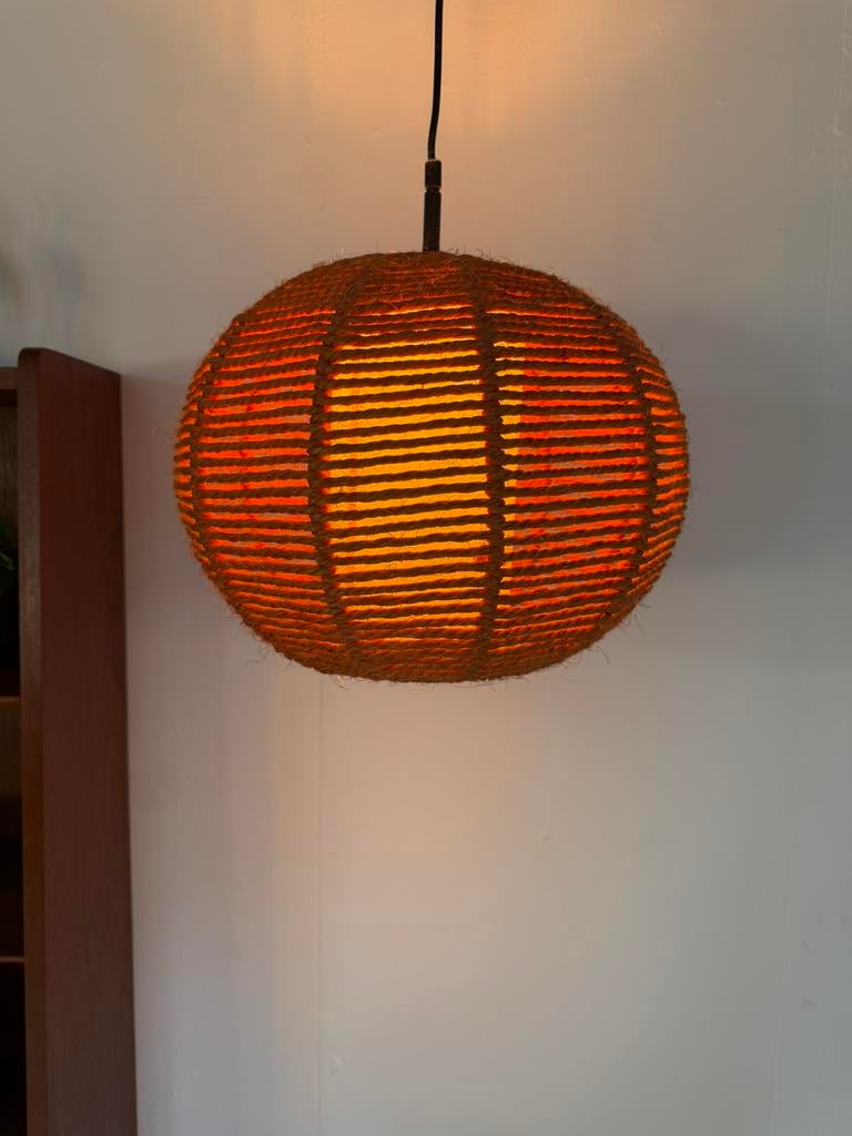 Vintage sisal hanglamp ‘70, Huis en Inrichting, Lampen | Hanglampen, Overige materialen, Vintage retro buisframe design rotan webbing papercord deens