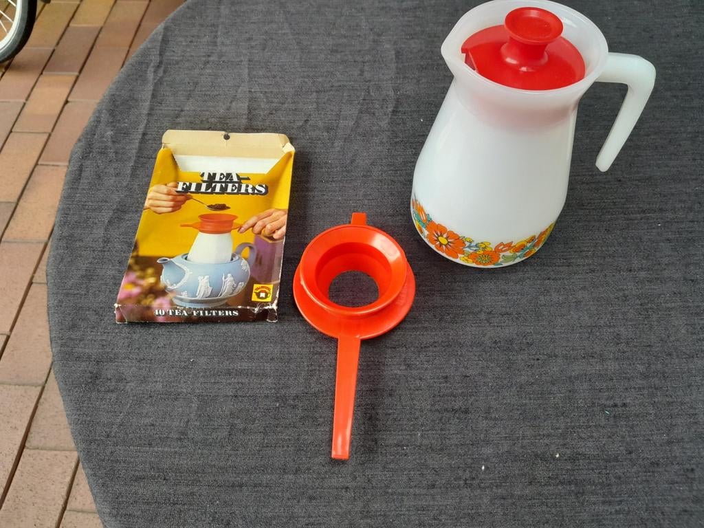 Retro thee/ koffiepotje met filters, Ophalen of Verzenden, Zo goed als nieuw
