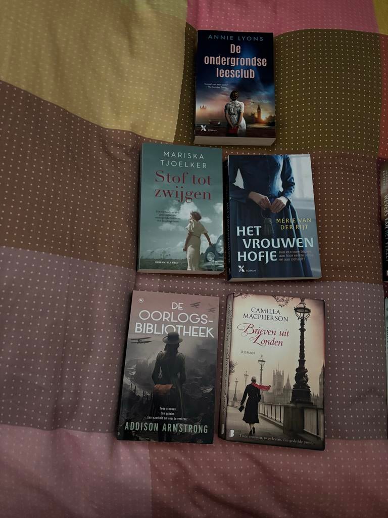 Historische Romans - 5 Euro per stuk, Ophalen of Verzenden, Gelezen