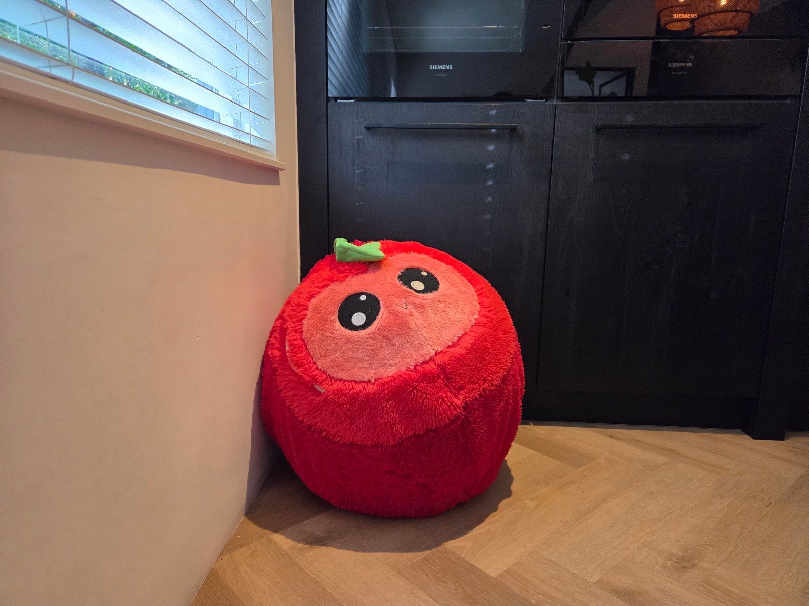 Grote rode kersl knuffel - Squishmallow-achtig, Ophalen, Overige merken, Overige karakters, Overige typen