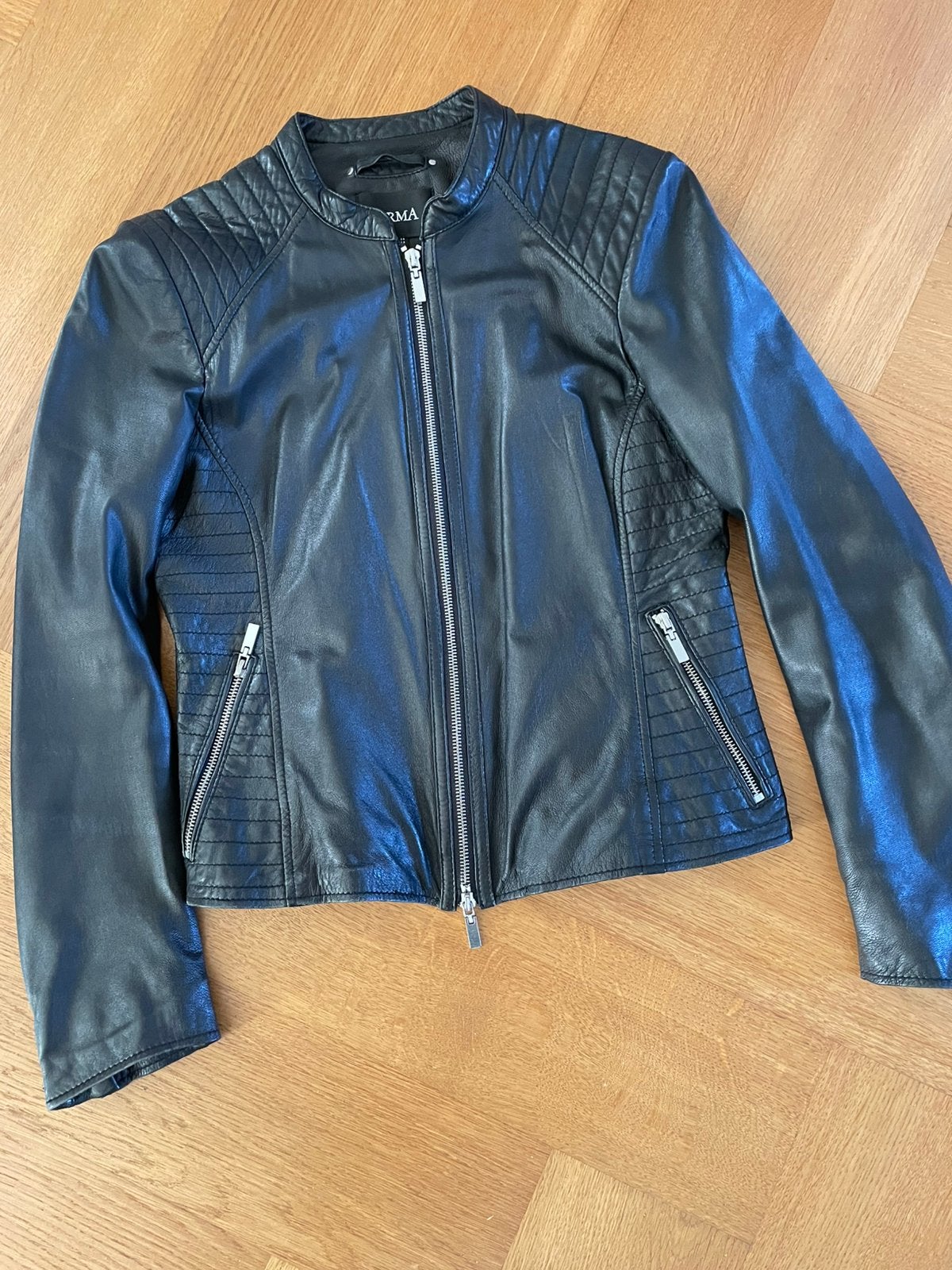 Leren jasje ,Merk ARMA , Maat 36 . Zwart., Ophalen of Verzenden, Gedragen, Maat 36 (S), Zwart