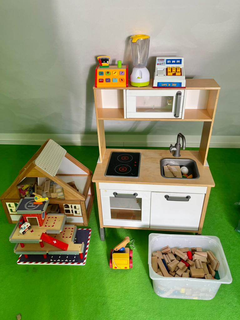 Houten speelgoed - huisje, keuken, blokjes, Ophalen, Gebruikt