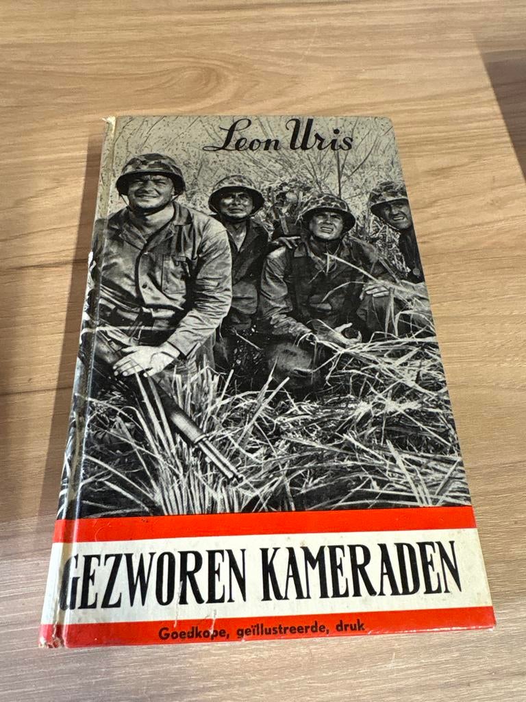 Gezworen Kameraden - Leon Uris (Geïllustreerde Druk), Boeken, Ophalen of Verzenden, Zo goed als nieuw, Nederland