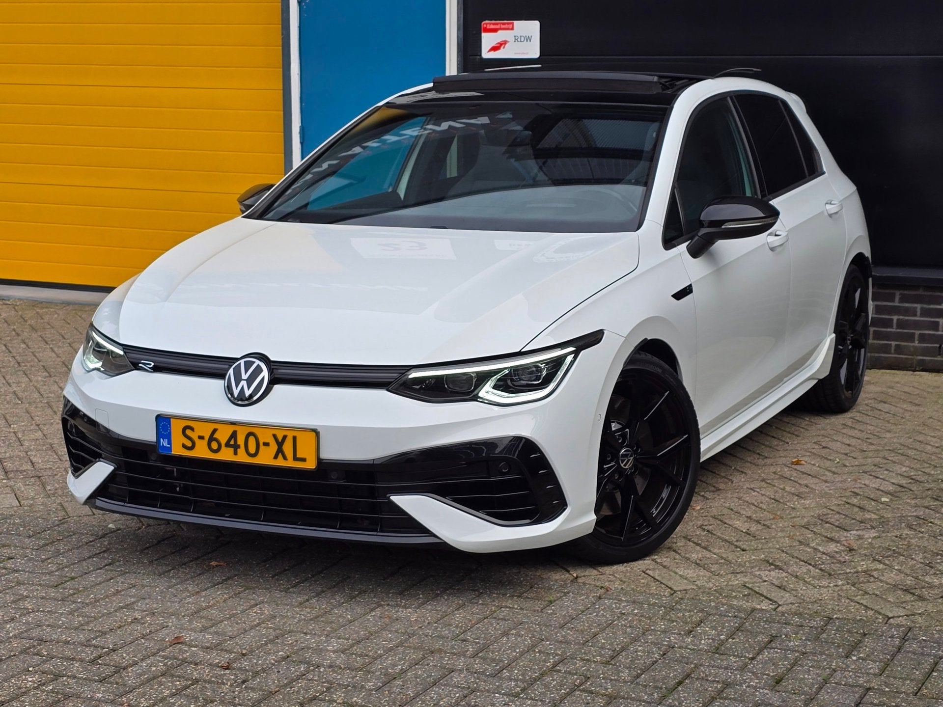 Volkswagen Golf 2.0 TSI R 4Motion / 320 Pk / AKRAPOVIC / Cam, Verwarmde buitenspiegels, Gebruikt, Euro 6, 4 cilinders