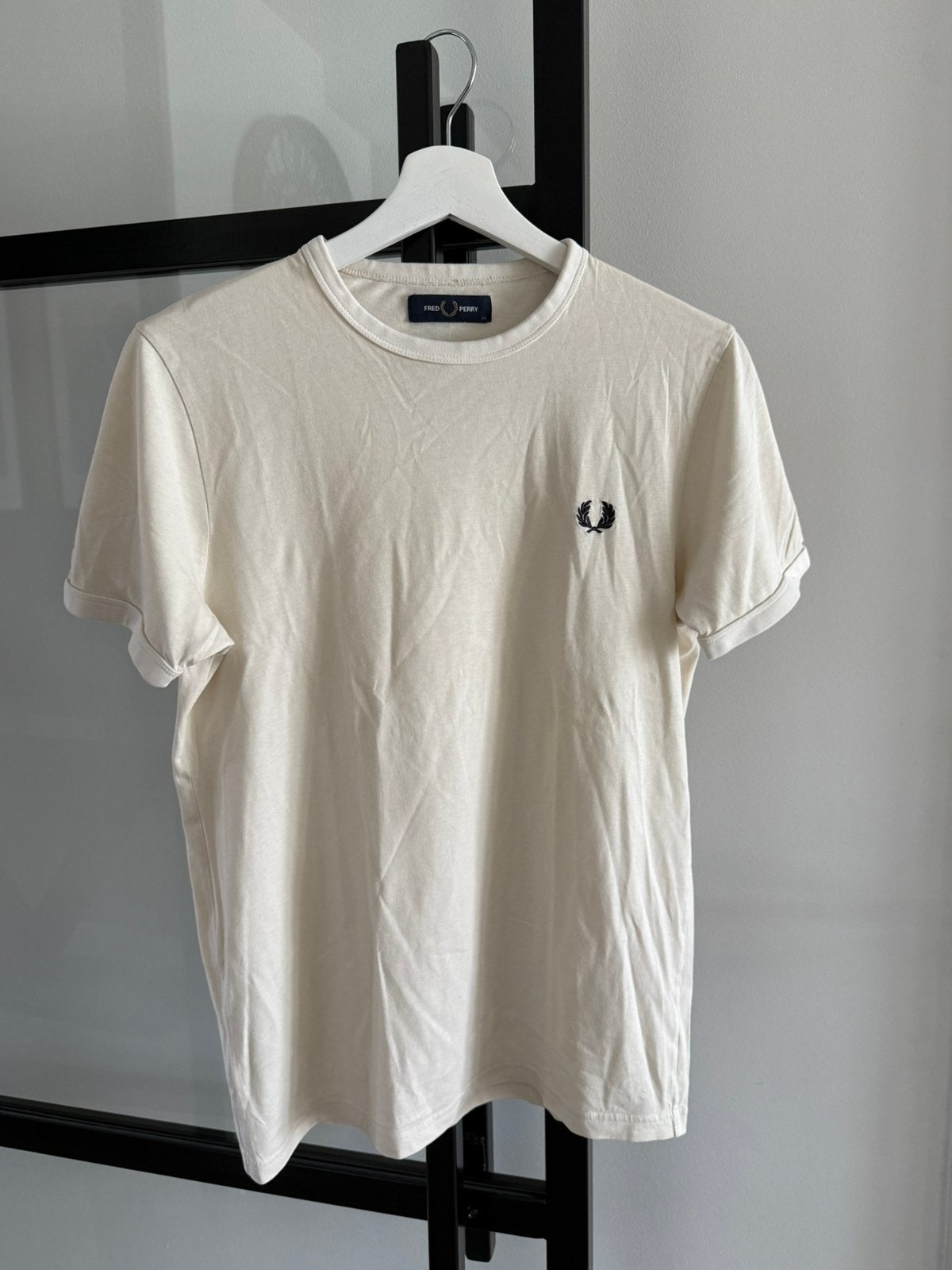 Fred perry tshirt creme maat xs, Kleding | Heren, T-shirts, Ophalen of Verzenden, Zo goed als nieuw, Maat 46 (S) of kleiner, Wit