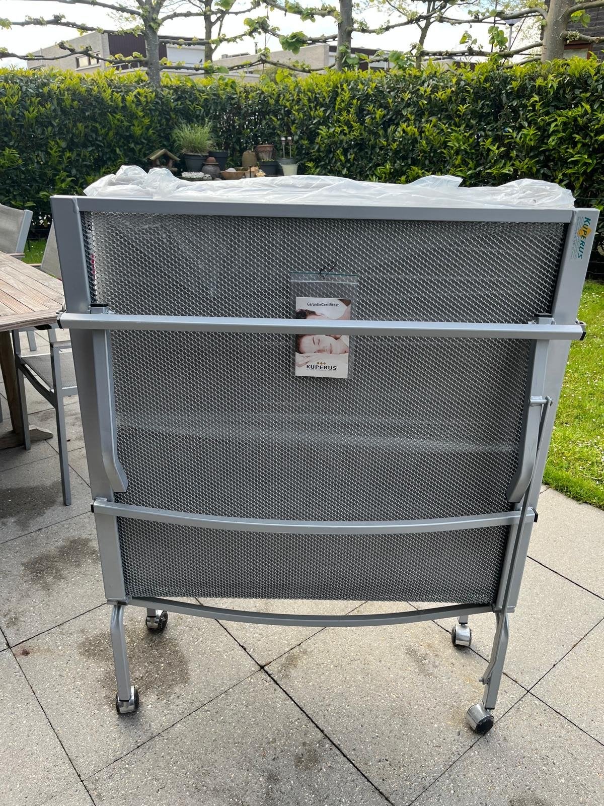Verrijdbaar logeerbed - Compact en comfortabel, Huis en Inrichting, Ophalen, Eenpersoons, 190 cm of minder, Zo goed als nieuw