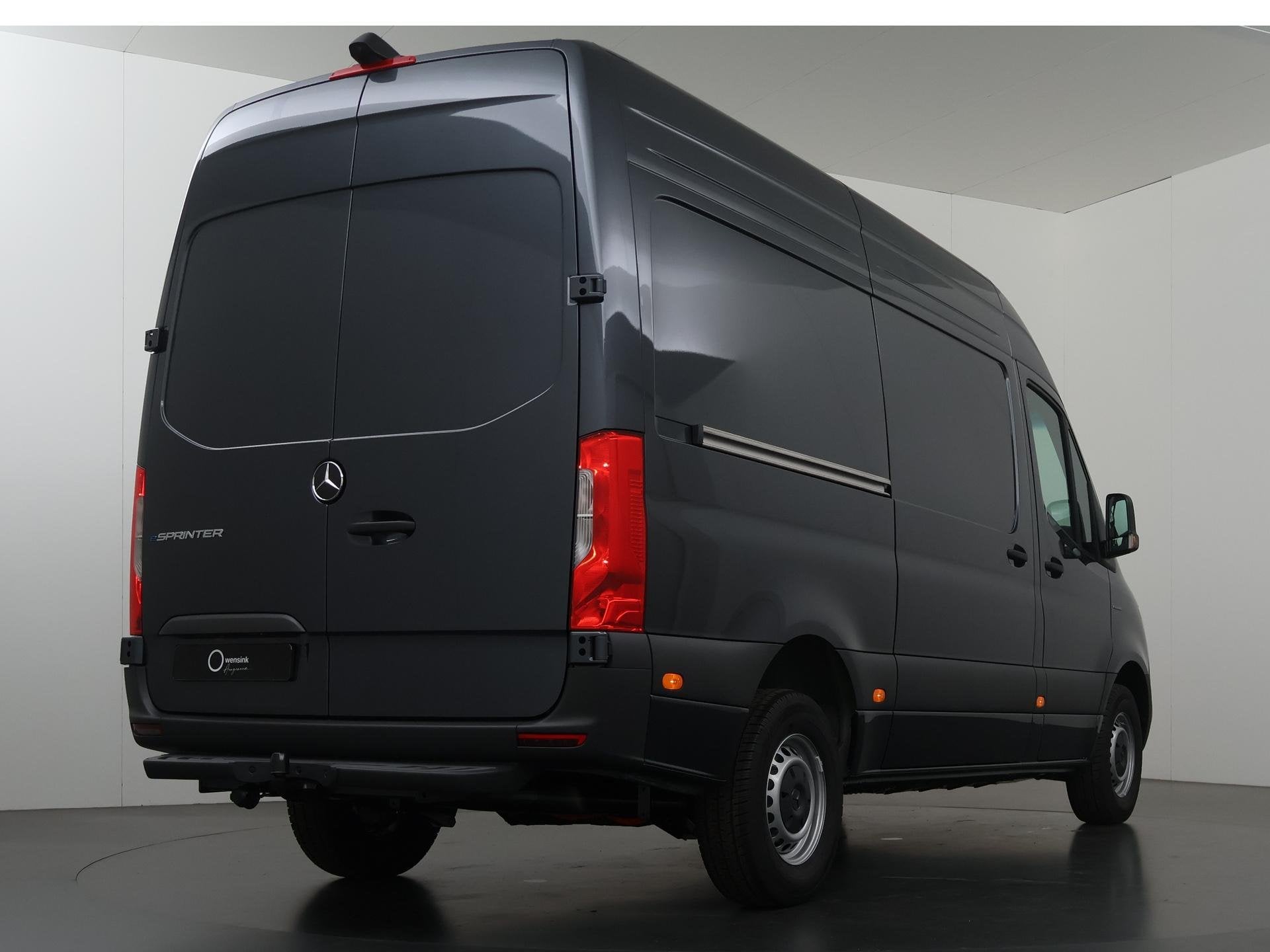 Mercedes-Benz eSprinter 414 GB L2 H2 PRO | 81 kWh | 4250 GVW, Auto's, Bestelauto's, Automaat, 81 kWh, Zwart, 2000 kg
