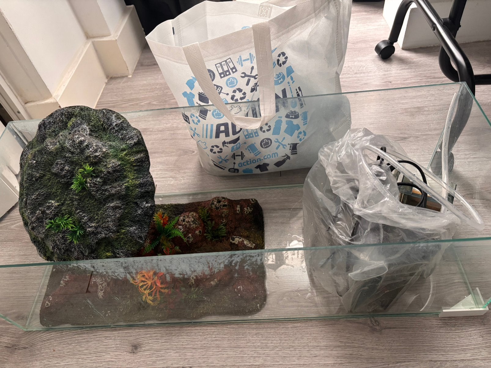 Aquarium 64L, 2 filters, bodembedekking & accessoires, Ophalen, Inclusief planten, Gebruikt, Leeg aquarium