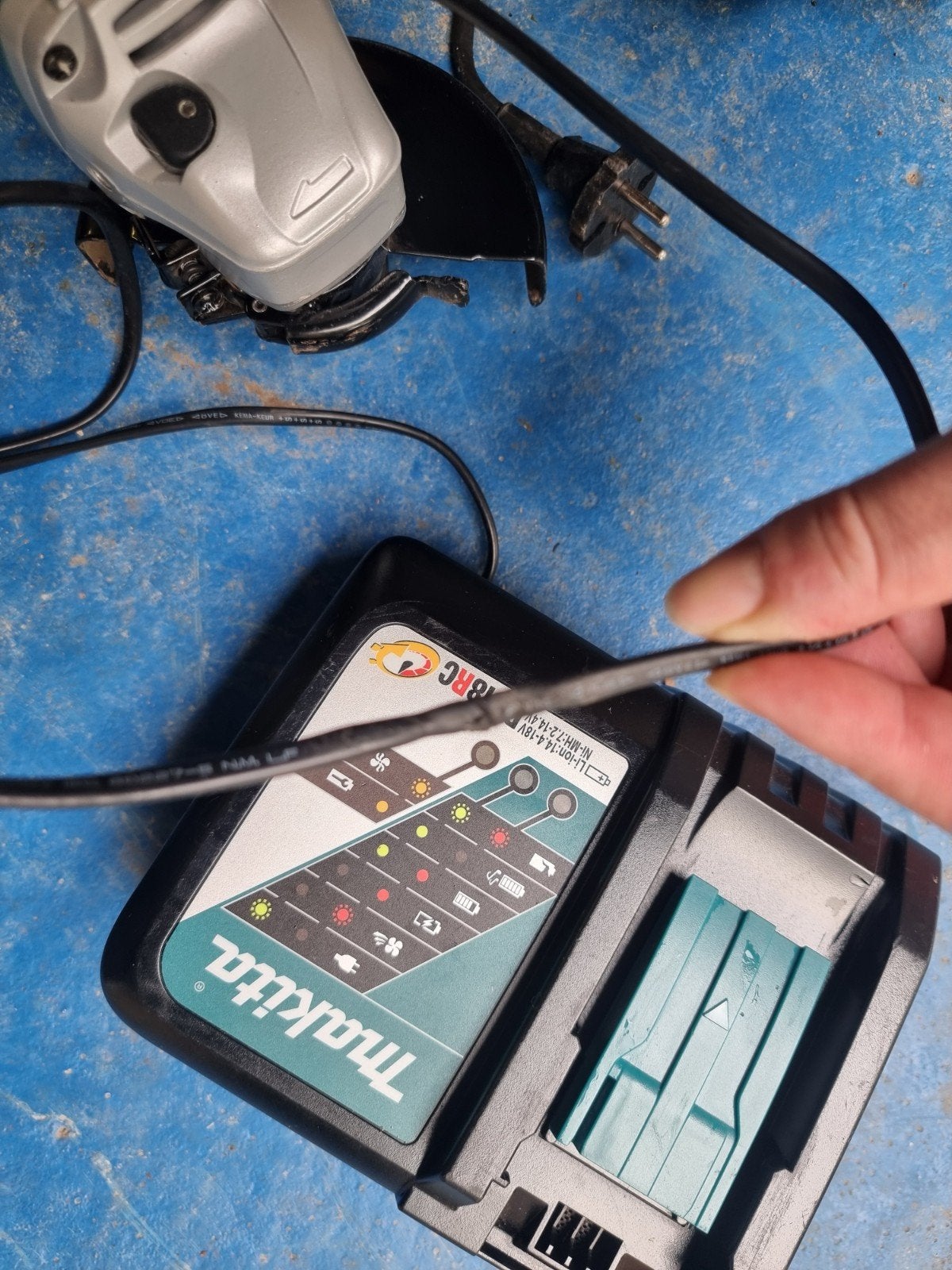 Makita oplader
