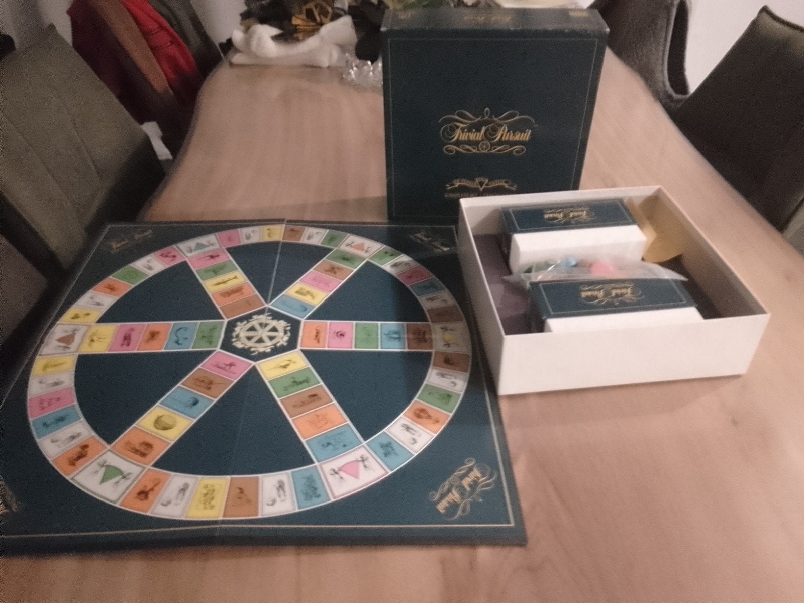 Trivial Pursuit Genus Editie - Compleet Gezelschapsspel, Drie of vier spelers, Ophalen of Verzenden, Zo goed als nieuw, Parker Brothers