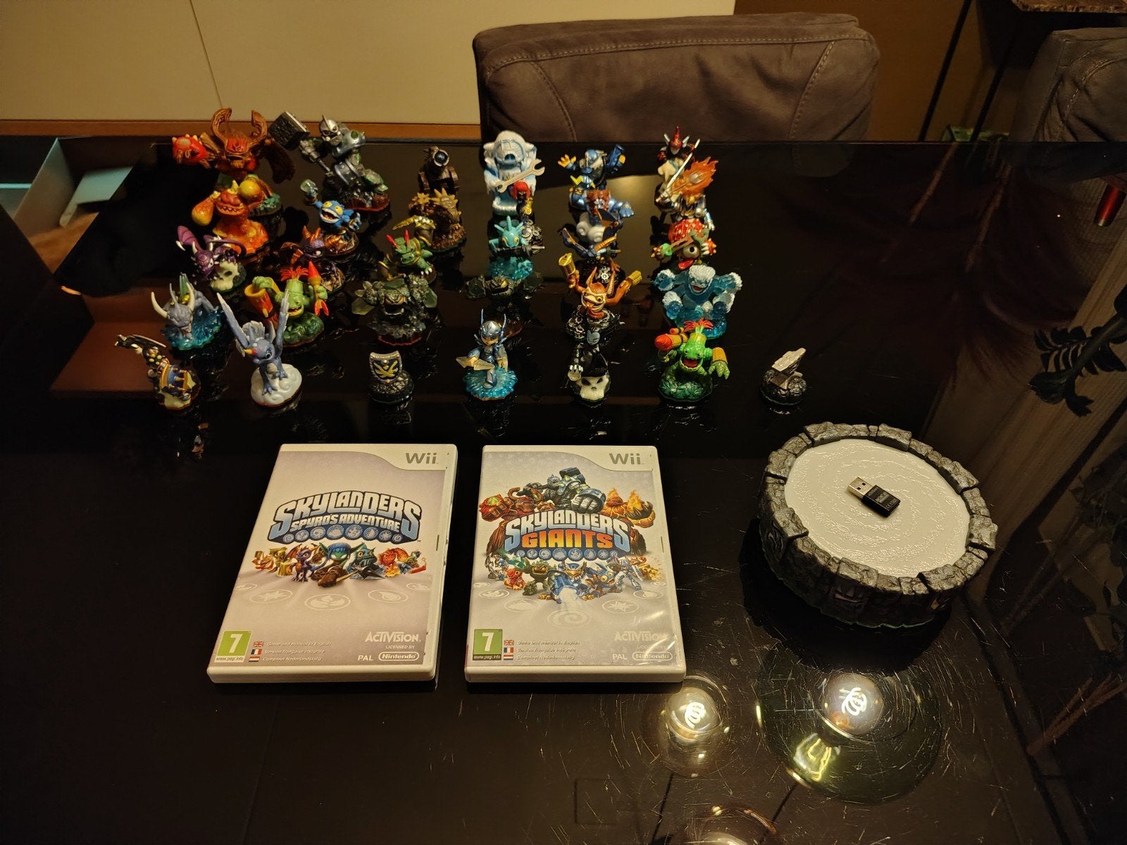 Skylanders 37 stuks met Portal en 2 spelletjes, Avontuur en Actie, 2 spelers, Ophalen of Verzenden, Zo goed als nieuw