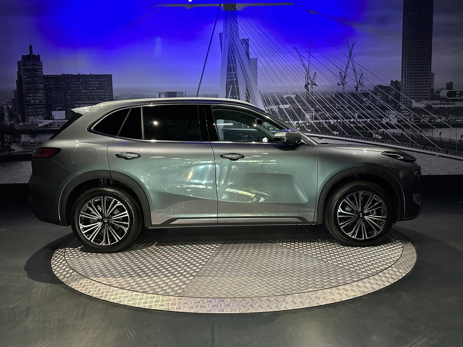 Geely Starray EM-i 1.5 Max+ *Pano*360camera*Leer*, Auto's, Dealer onderhouden, Zwart, 4 cilinders, 1790 kg