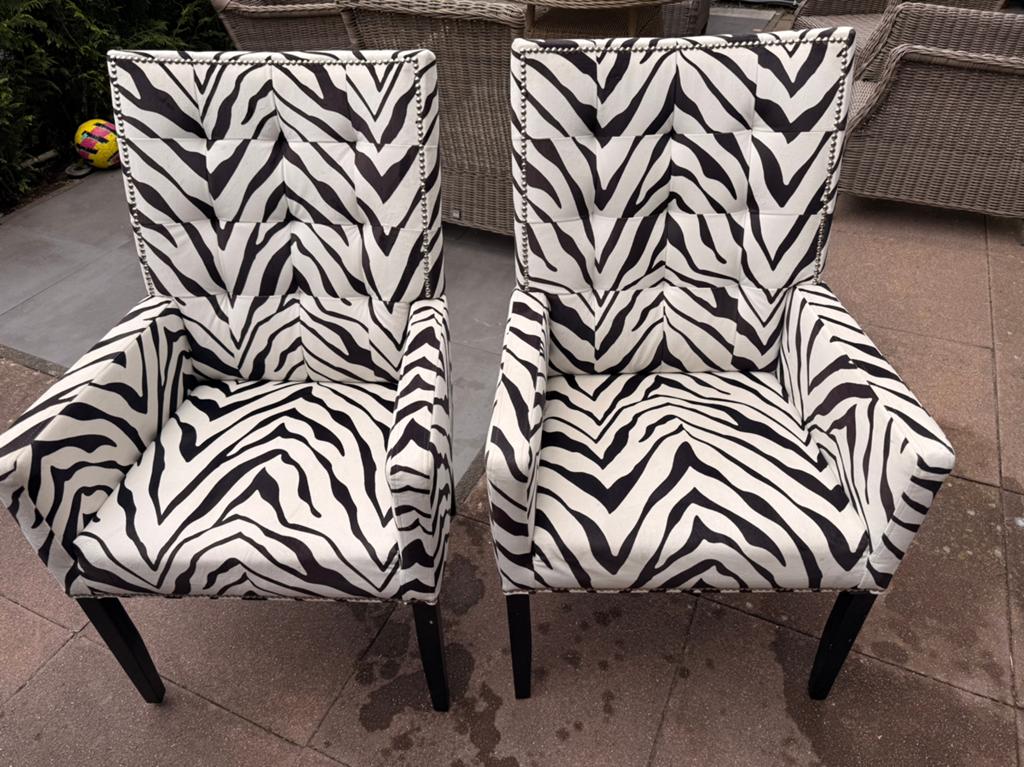 Set van 2 Zebraprint Eetkamerstoelen met Armleuningen, Huis en Inrichting, Stoelen, Ophalen, Gebruikt, Twee, Zwart