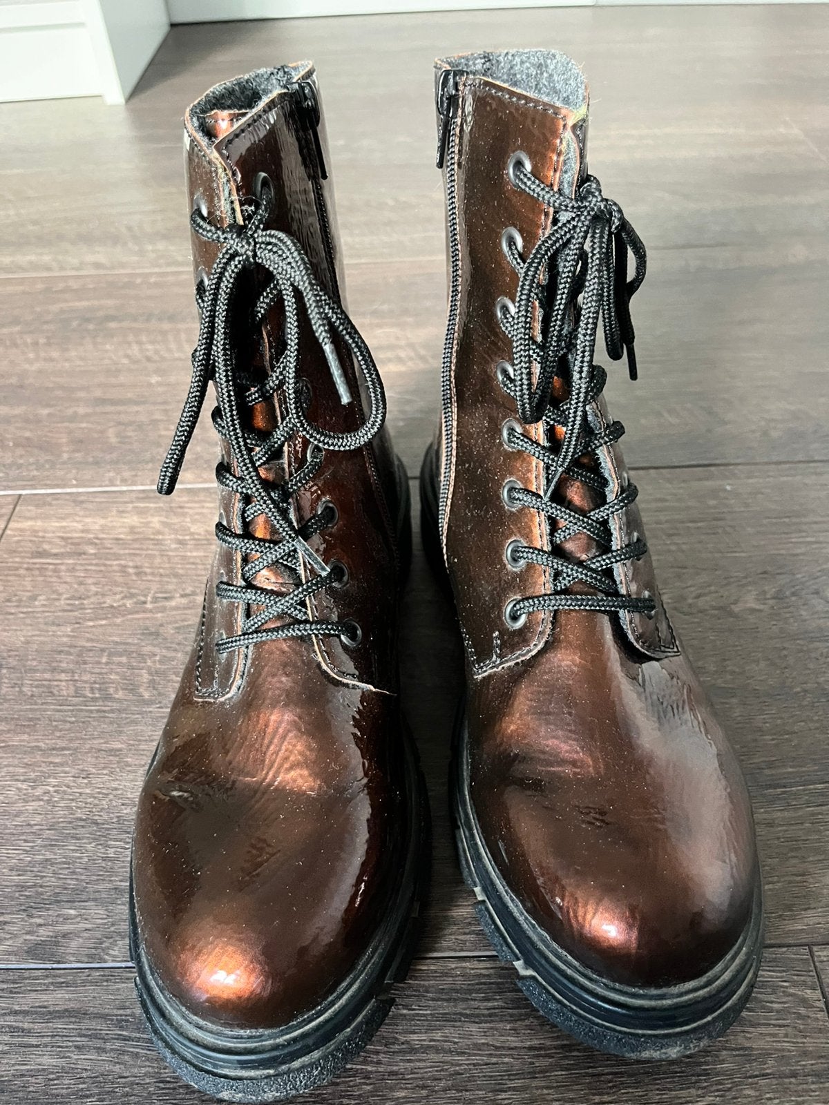 Rieker bronskleurige lak veterboots, maat 40, Overige kleuren, Lage of Enkellaarzen, Ophalen of Verzenden, Zo goed als nieuw