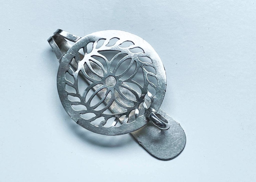 Antiek Opengewerkte Zilveren Tashaak, Oud Zwaardje, T64, Ophalen of Verzenden, Zilver