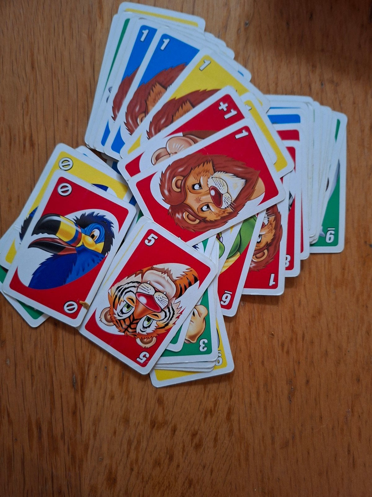 UNO Junior Kaartspel - Leuk voor jonge spelers!, Hobby en Vrije tijd, Een of twee spelers, Ophalen of Verzenden, Gebruikt, Mattel