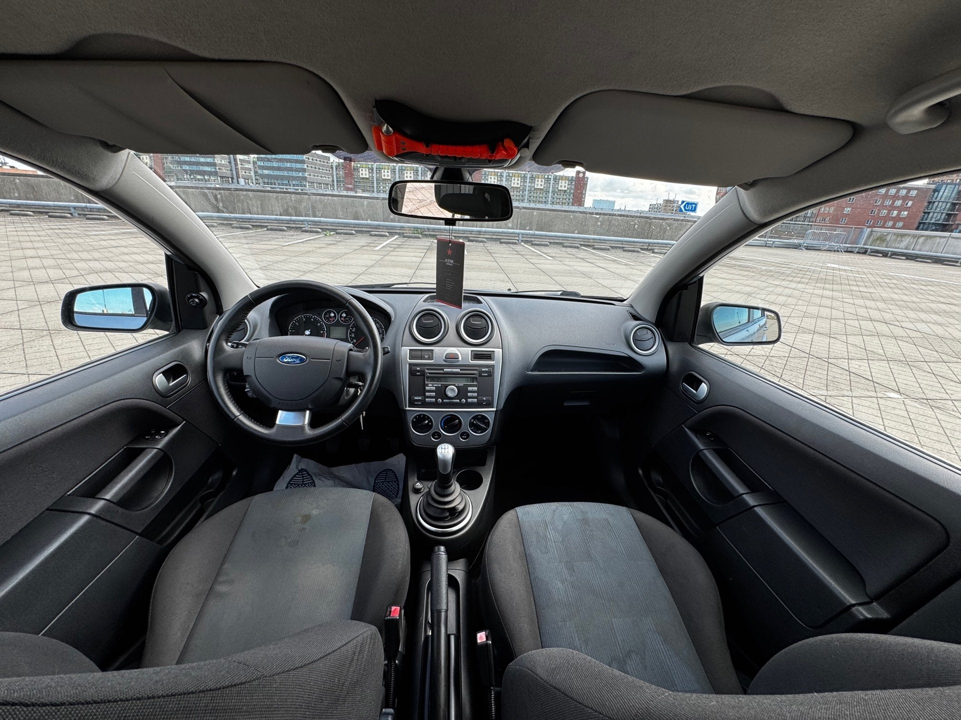 Ford Fiesta 1.3-8V Futura AIRCO ELEKTRISCHE RAMEN NAP APK, Auto's, Stof, Zwart, 4 cilinders, Blauw