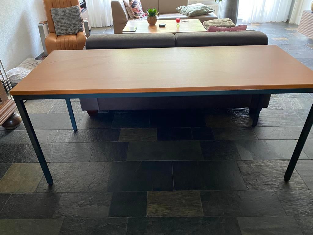 Bureau met kersenhouten blad en stalen frame., Huis en Inrichting, Ophalen, Kantoor beubel, 50 tot 100 cm, Zo goed als nieuw