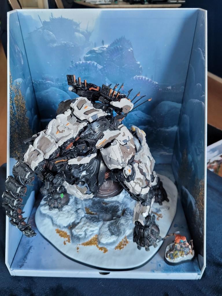 Horizon Forbidden West Tremortusk Collector's Edition beeld, Ophalen, Zo goed als nieuw, Groter dan 1:35, Figuur of Figuren