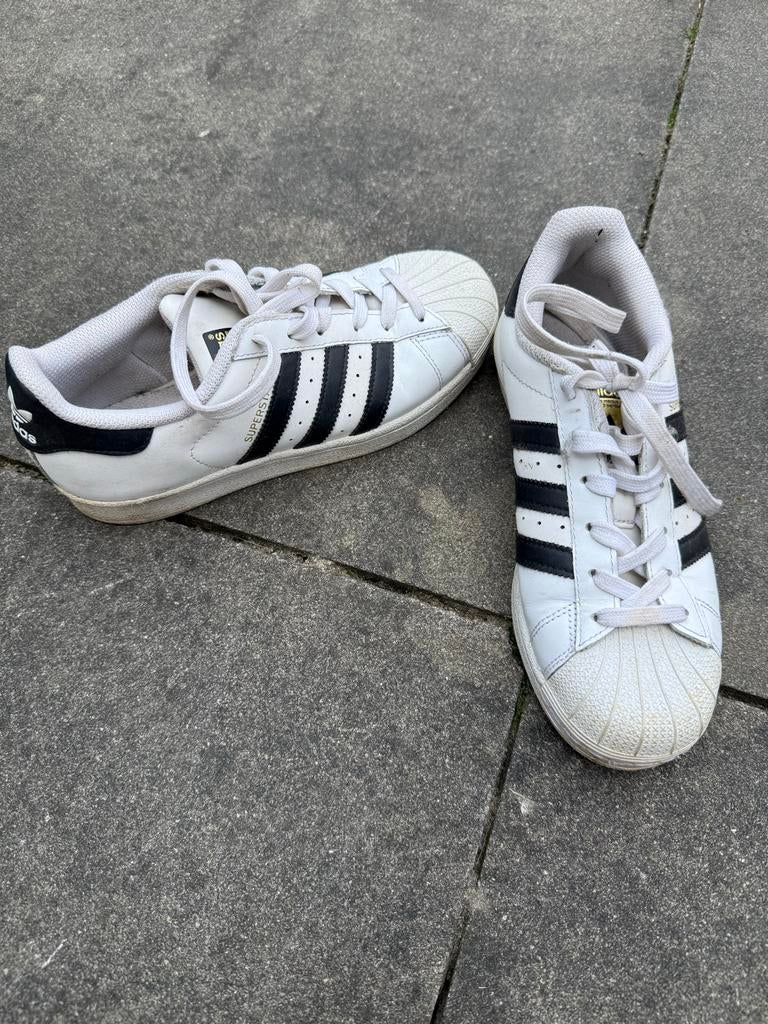 Adidas Superstar sneakers wit met zwarte strepen maat 36, Ophalen of Verzenden, Gedragen, Wit, Sneakers of Gympen