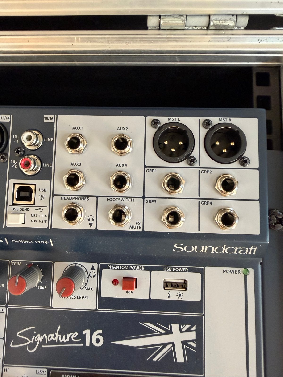 Soundcraft Signature 16 Mengpaneel met Flightcase, Muziek en Instrumenten, Mengpanelen, Zo goed als nieuw, 10 tot 20 kanalen, Microfooningang