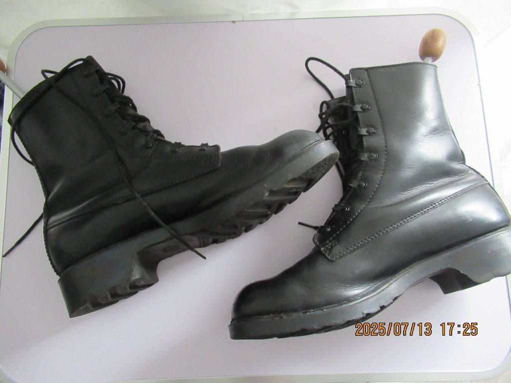 Halfhoge laarzen mt 44, Verzamelen, Militaria | Algemeen, Landmacht, Embleem of Badge, Nederland, Ophalen of Verzenden